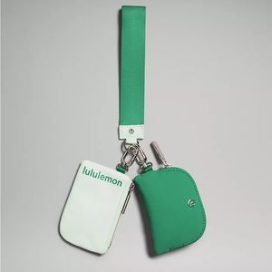 Lululemon dual pouch wristlet emerald ice/mint moment